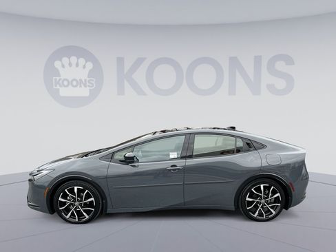 Used 2024 Toyota Prius Prime Premium image 2