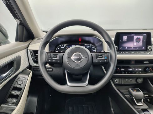 Used 2023 Nissan Rogue SV AWD/4WD image 33