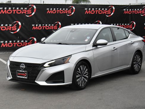 Used 2023 Nissan Altima 2.5 SV image 3