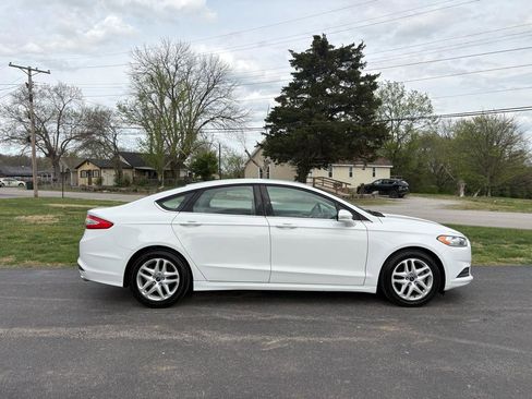 Used 2016 Ford Fusion SE image 4