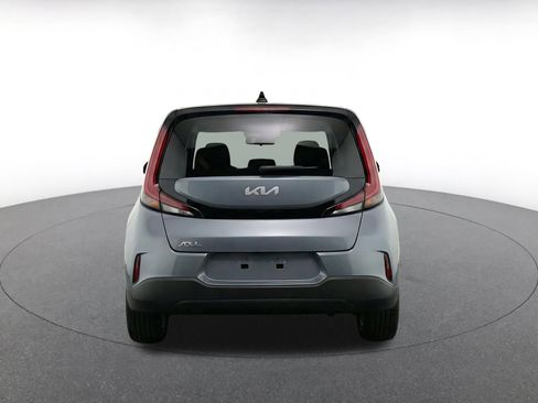 Used 2025 Kia Soul LX w/ LX Technology Package FWD image 8