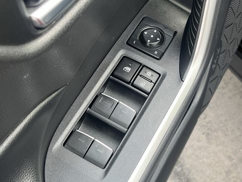 Used 2022 Toyota RAV4 XLE AWD/4WD image 24