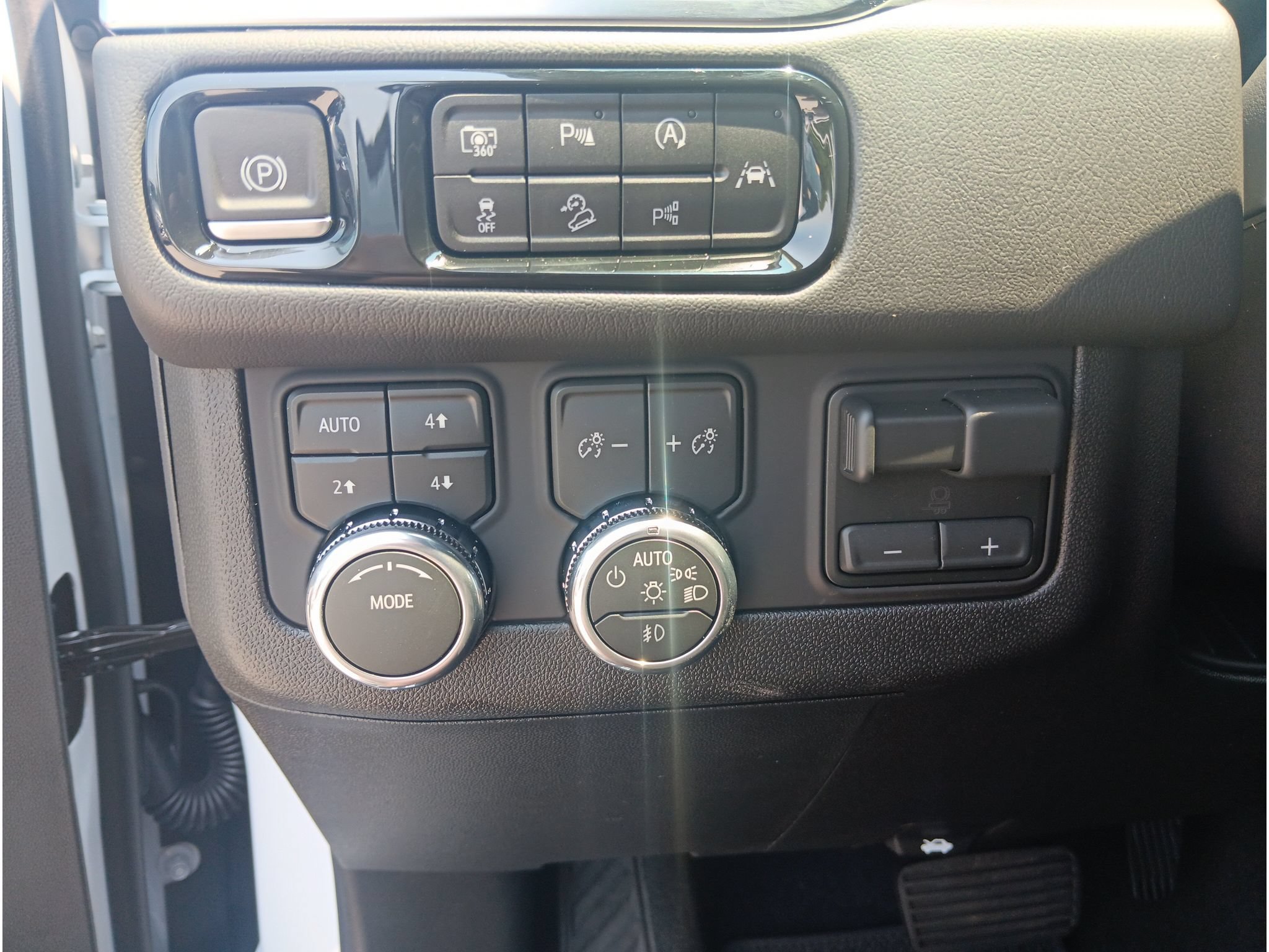 New 2026 GMC Yukon Denali w/ Advanced Technology Package AWD/4WD image 13