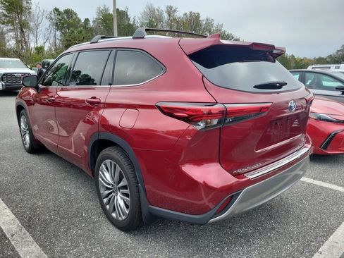 Used 2022 Toyota Highlander Platinum image 6