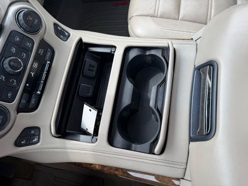 Used 2015 GMC Yukon Denali w/ Premium Package AWD/4WD image 17