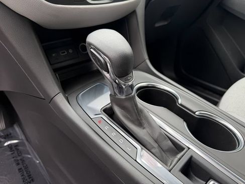 Used 2023 Chevrolet Equinox LS FWD image 28