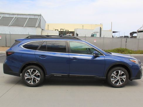 Used 2022 Subaru Outback Limited image 4