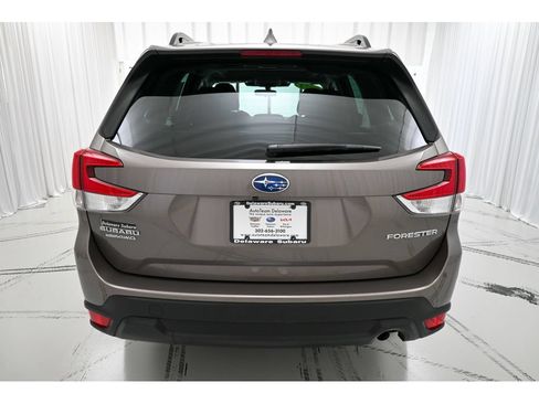 Used 2023 Subaru Forester Premium AWD/4WD image 6