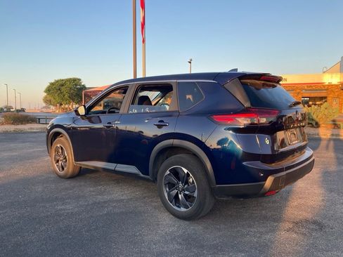 Used 2025 Nissan Rogue SV image 6