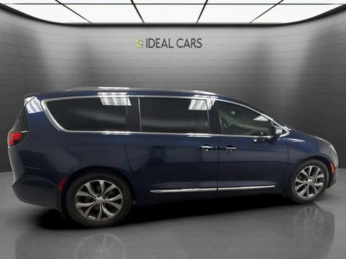 Used 2017 Chrysler Pacifica Limited FWD image 4