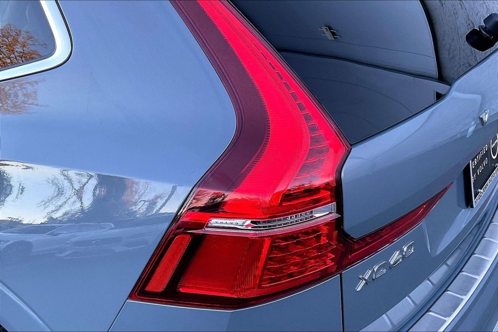 Used 2023 Volvo XC60 B5 Plus AWD/4WD image 23