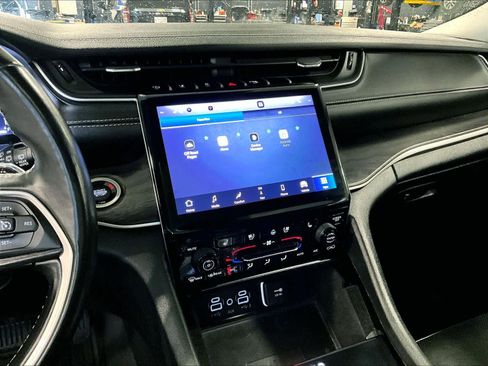 Used 2021 Jeep Grand Cherokee L Limited w/ Luxury Tech Group II image 19