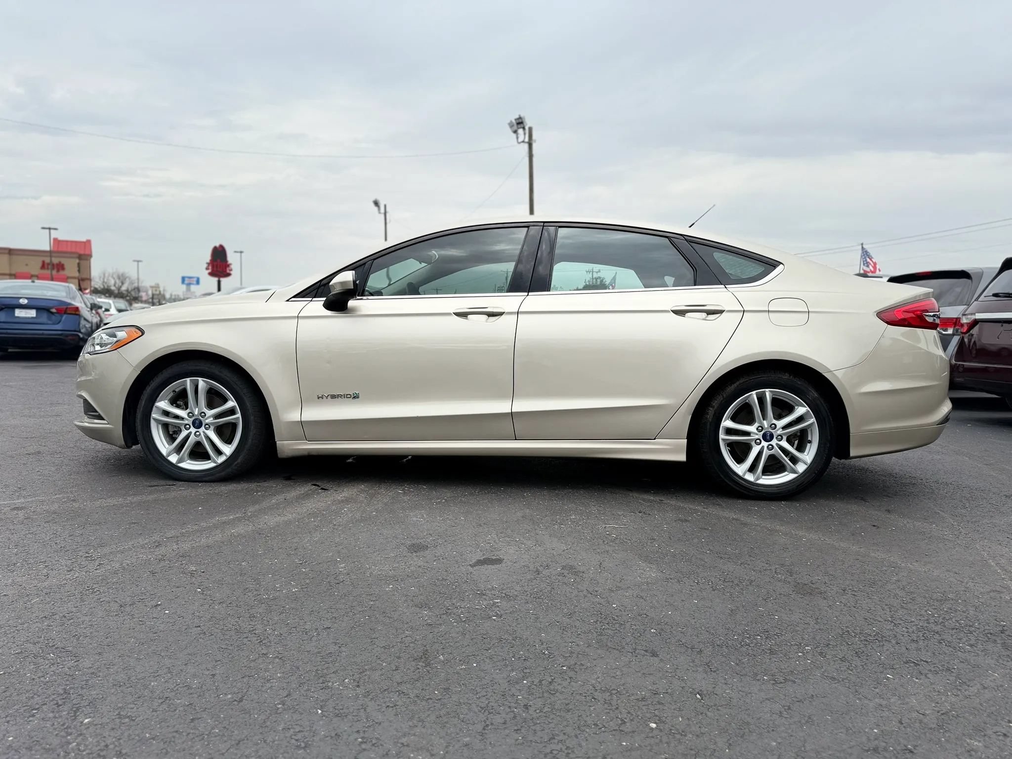 Used 2018 Ford Fusion SE FWD image 6