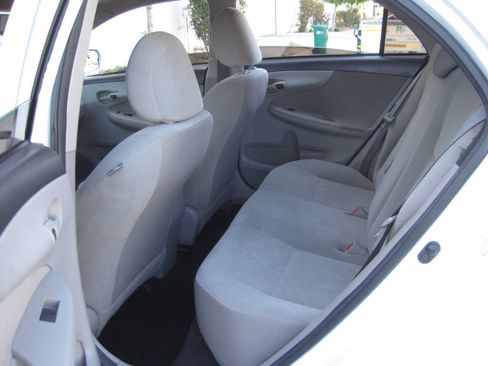 Used 2013 Toyota Corolla L FWD image 20
