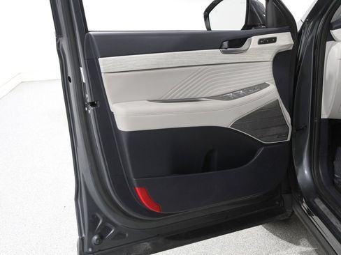 Used 2023 Hyundai Palisade Calligraphy image 4