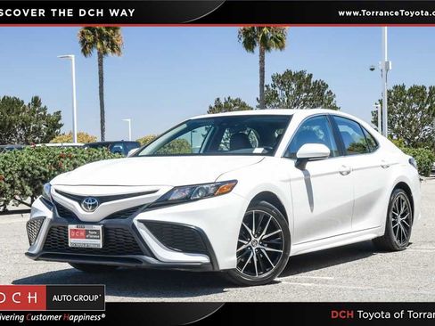 Used 2024 Toyota Camry SE FWD image 1