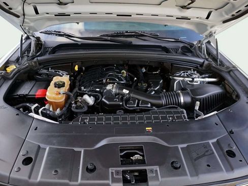 Used 2024 Jeep Grand Cherokee Altitude AWD/4WD image 11