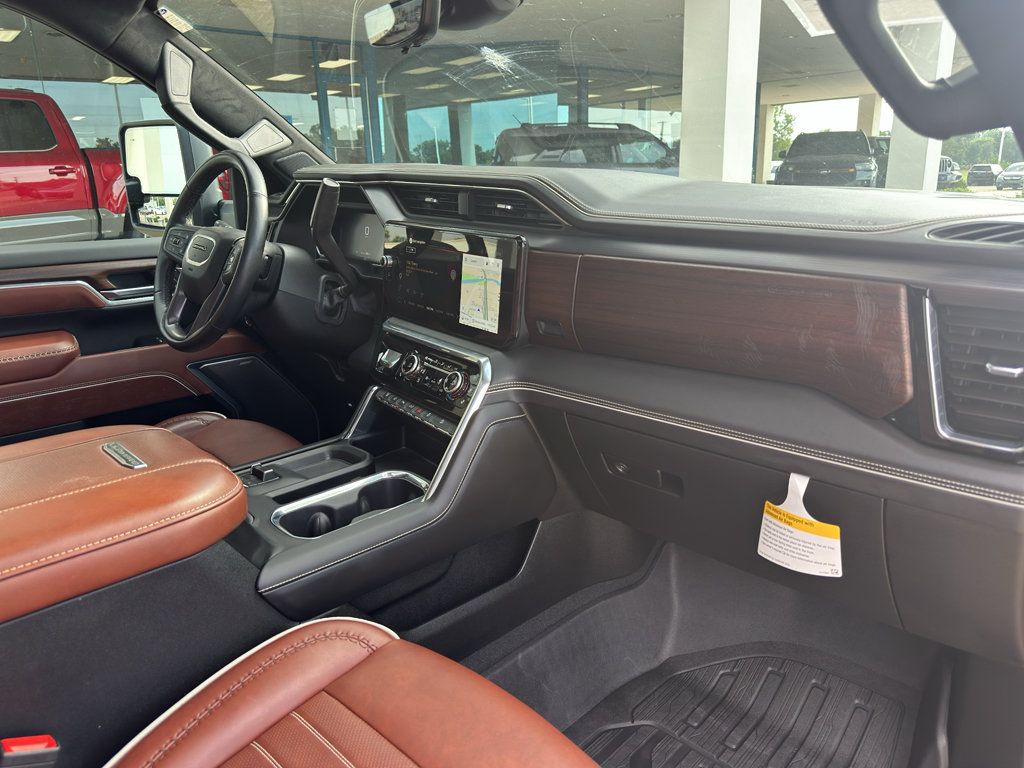 Used 2026 GMC Sierra 2500 Denali Ultimate w/ LPO, Black Badging Package AWD/4WD image 5