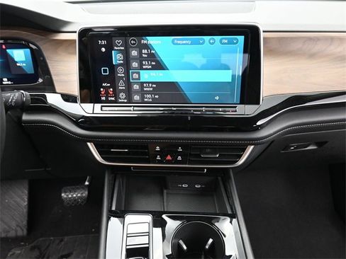 Used 2024 Volkswagen Atlas SE image 19