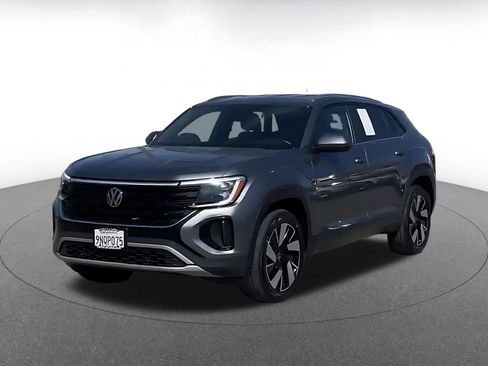 Used 2025 Volkswagen Atlas Cross Sport SE image 7