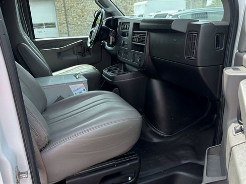 Used 2022 Chevrolet Express 2500 Extended w/ Driver Convenience Package RWD image 13