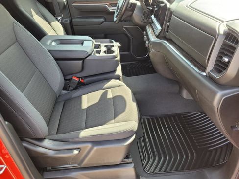 Used 2025 Chevrolet Silverado 1500 LT RWD image 9