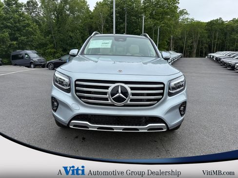 Used 2025 Mercedes-Benz GLB 250 4MATIC image 3