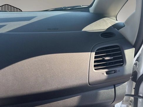 Used 2015 Nissan Leaf S FWD image 10