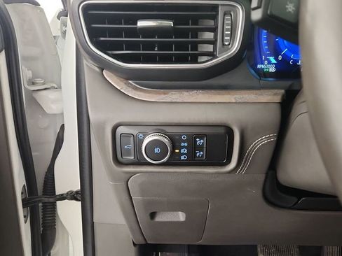 Used 2023 Ford Explorer Platinum w/ Premium Technology Package image 32