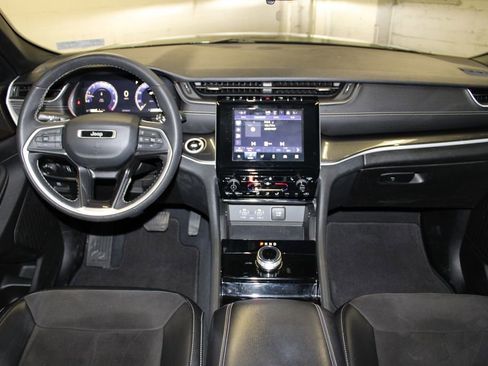 Used 2023 Jeep Grand Cherokee Altitude image 9