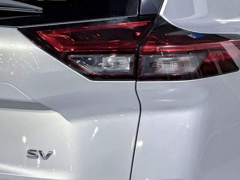 Used 2023 Nissan Rogue SV FWD image 13