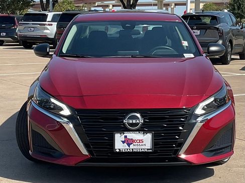 Used 2025 Nissan Altima 2.5 SV FWD image 2