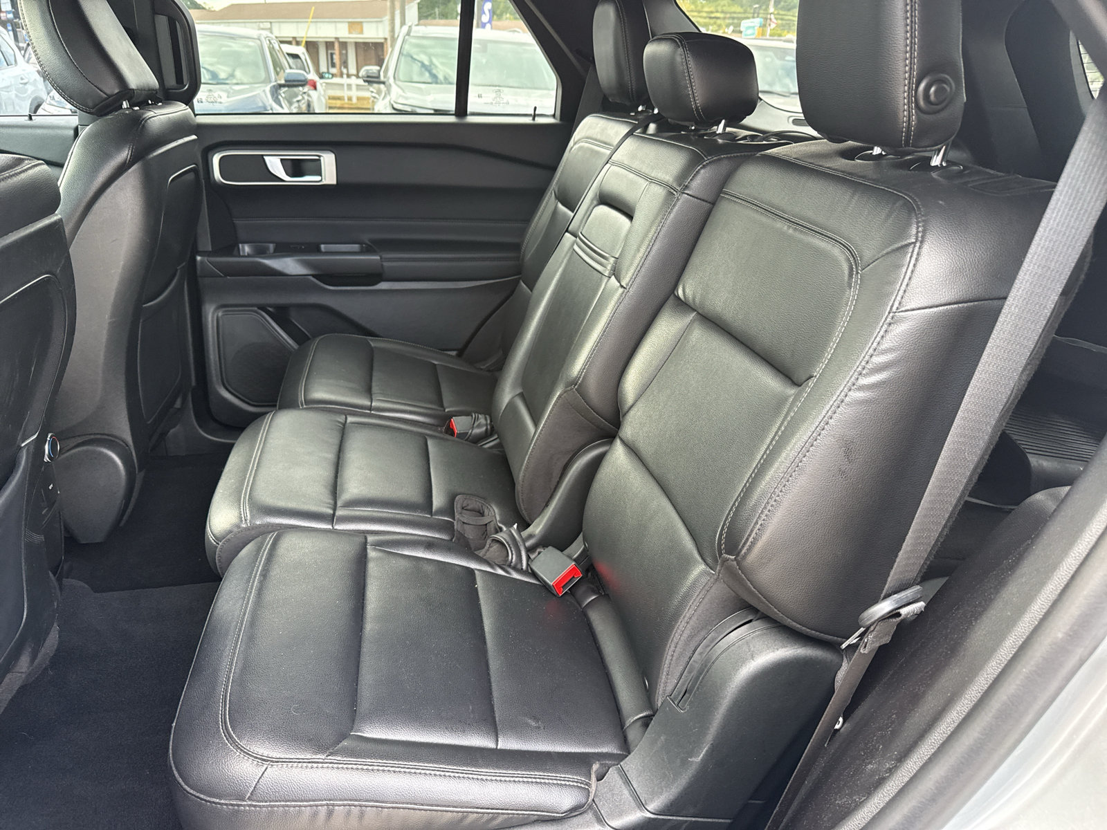 Used 2020 Ford Explorer XLT w/ Equipment Group 202A RWD image 12