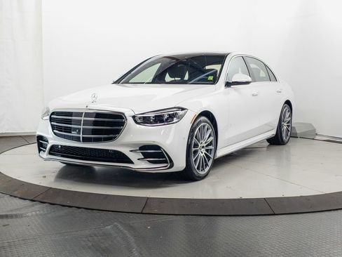 Used 2025 Mercedes-Benz S 580e 4MATIC Sedan image 3