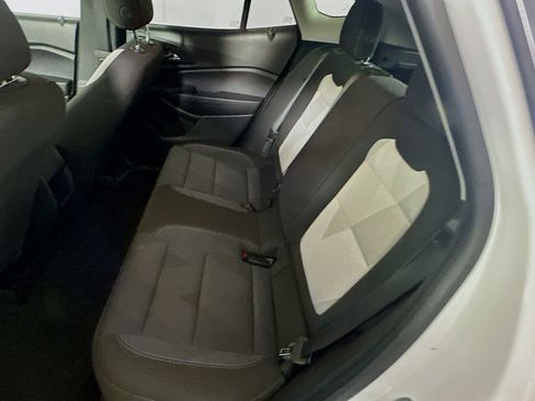 Used 2025 Chevrolet Trax LS image 27