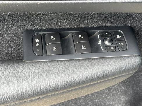Used 2019 Volvo XC40 T5 R-Design AWD/4WD image 11