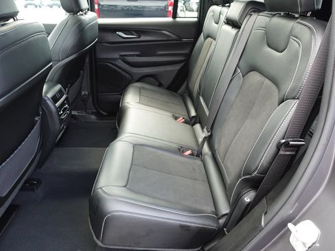 Used 2024 Jeep Grand Cherokee Altitude AWD/4WD image 26