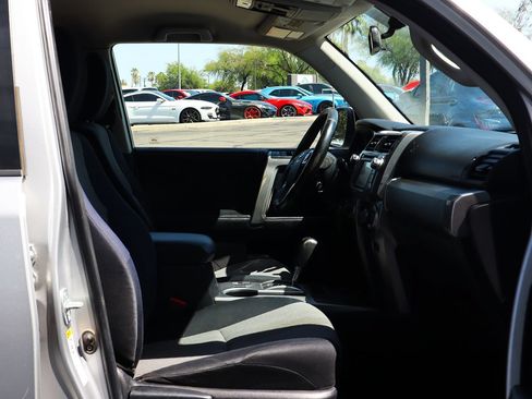 Used 2014 Toyota 4Runner SR5 AWD/4WD image 31
