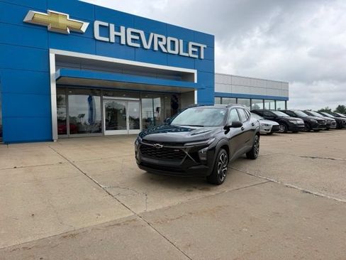 Used 2024 Chevrolet Trax RS w/ Sunroof Package FWD image 1