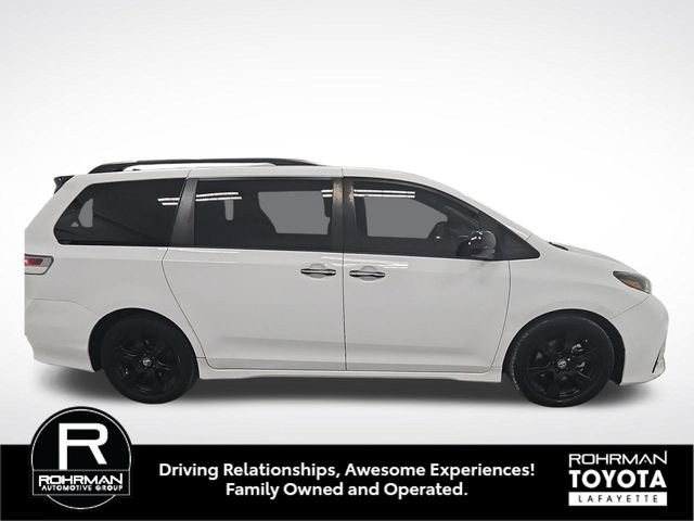 Used 2020 Toyota Sienna SE Premium w/ Nightshade Edition FWD image 8