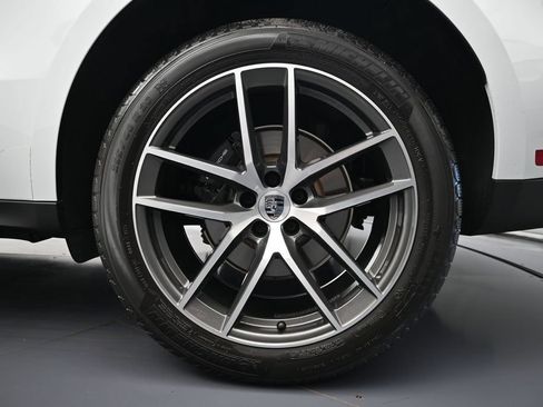 Certified 2026 Porsche Macan AWD/4WD image 35