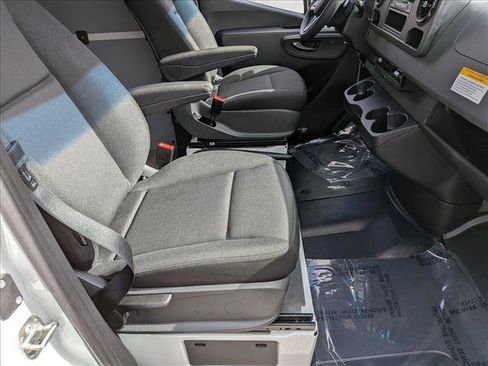 Used 2024 Mercedes-Benz Sprinter 2500 image 17