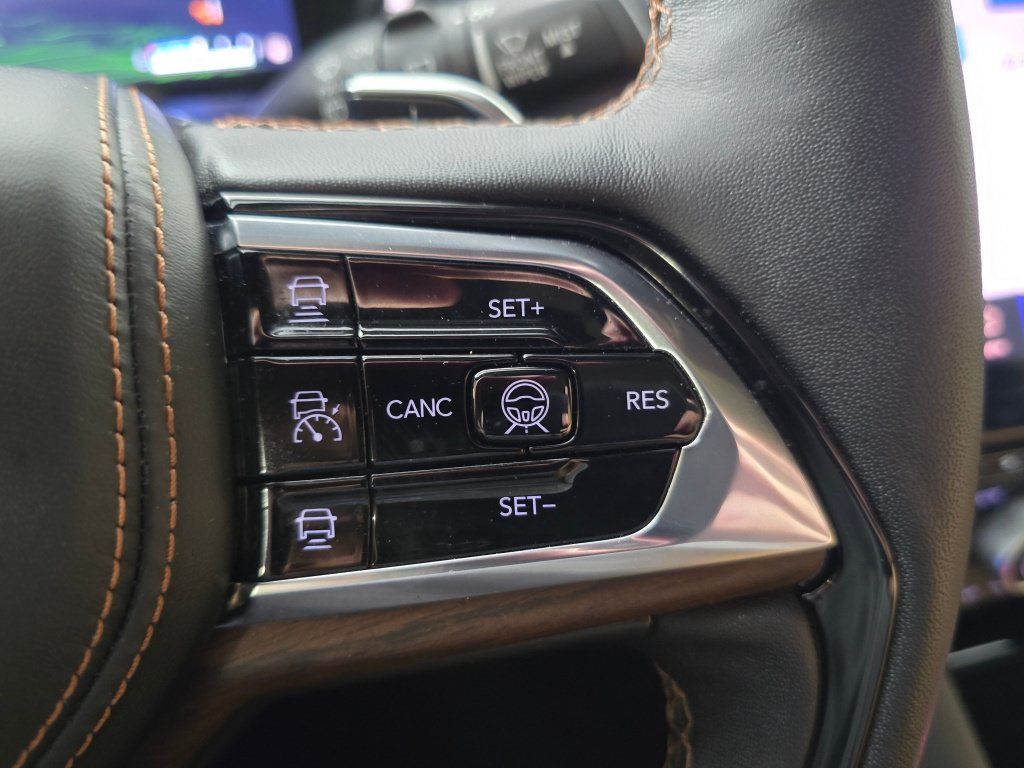 Used 2023 Jeep Grand Cherokee Summit w/ Rear Seat Video Group I AWD/4WD image 27