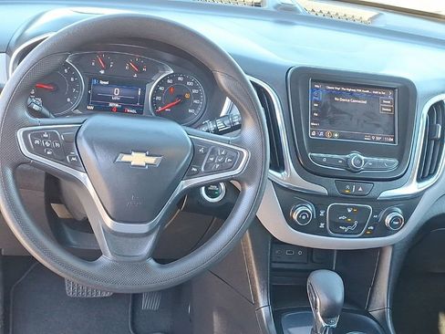 Used 2023 Chevrolet Equinox LT image 2