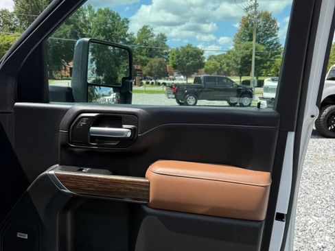 Used 2020 Chevrolet Silverado 2500 High Country w/ Z71 Off-Road Package AWD/4WD image 27