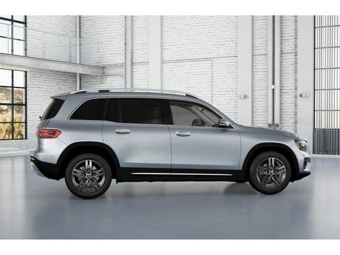 New 2025 Mercedes-Benz GLB 250 4MATIC image 17