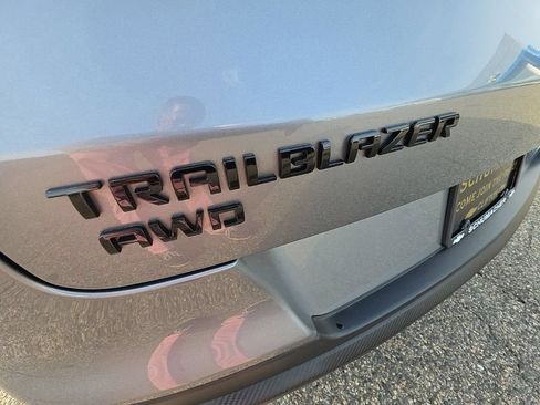Used 2023 Chevrolet TrailBlazer RS AWD/4WD image 35