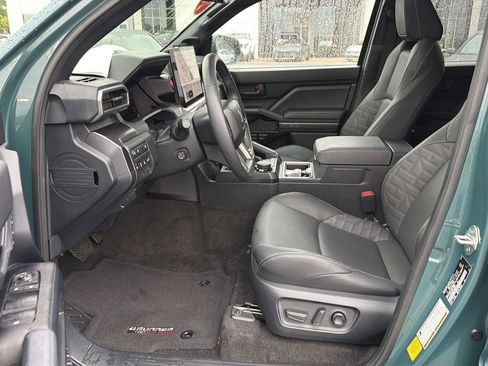 Certified 2025 Toyota 4Runner TRD Off-Road Premium AWD/4WD image 10