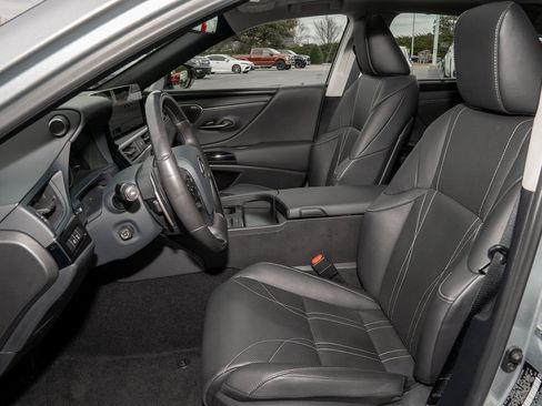 Used 2025 Lexus ES 350 Ultra Luxury image 12