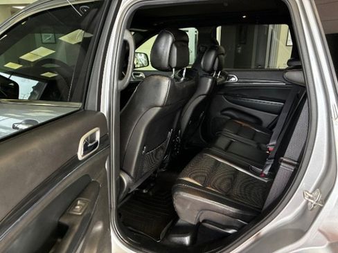 Used 2020 Jeep Grand Cherokee Limited w/ Luxury Group II image 28